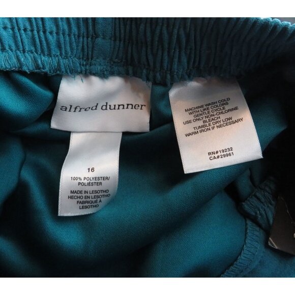 Alfred Dunner Classic Fit Comfort Waist Proportioned Short Pants Size 16 Blue NW - Picture 7 of 7